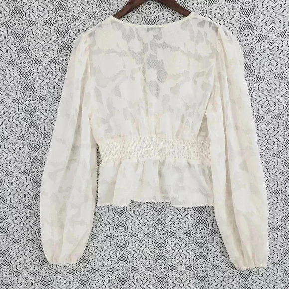 Sincerly Jules wrap textured balloon sleeve crop blouse L cream - Picture 2 of 7